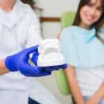 Najczęstsze błędy w użytkowaniu protez zębowych