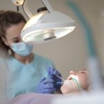 Co dentysta sprawdza podczas przeglądu zębów?