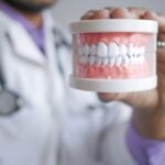 Ile trwa wykonanie protezy na implantach od pierwszej wizyty do gotowej pracy?